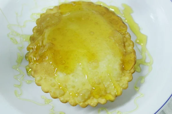 Seadas Veya Sebada Tipik Sardunya Tatlıları Eritilmiş Peynirle Dolu Krep — Stok fotoğraf