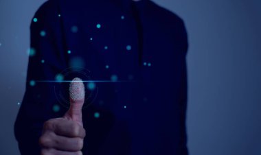 Siber uzayda izleme ve dijital program güvenliği taraması, kimlik tanımlama parmak izi tarayıcısının geleceksel dijital işlemesi.