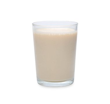 Beyaz arka planda izole edilmiş bir bardak soya sütü sağlıklı içecek konsepti, kırpma yolu ile.