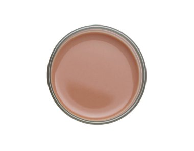 Beyaz arka planda izole edilmiş bardakta çikolatalı süt. Clipping patikasıyla. Üst görünüm