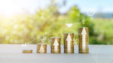 Para yığınlarını yeşil boke ile kapat. Faiz oranı ve kar payı kavramı, gelir, geri dönüş, emeklilik, tazminat fonu, yatırım, temettü vergisi, hisse senedi piyasası.