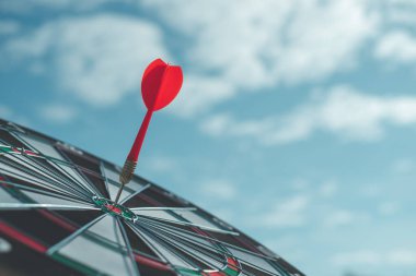 Bullseye bir iş hedefidir. Dart bir fırsat ve Dartboard hedef ve hedef. hedefleme ve kazanma işi.