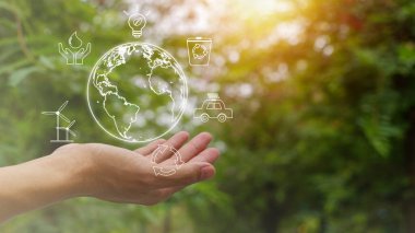 Çevre konsepti. Yeşil Dünya gezegeni parlayan ışıkla ellerde. Dünyayı kurtarın ve koruyun. sürdürülebilir ve kurumsal kalkınma, yeşil çevre dostu.