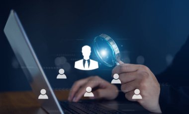 İnsan gelişimi işe alım liderliği, HRM veya İnsan Kaynakları Yönetimi, İnsan Kaynakları yöneticisi kavramı için personel simgeleri arasında yer alan yönetici simgesi.