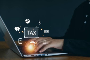 Hesaplama vergi beyannamesi. Vergi ödeme konsepti için internet üzerinden vergi iade formu. Hükümet, eyalet vergileri. Veri analizi, evrak işleri, mali araştırma, rapor, E-vergi.