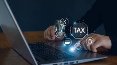 Hesaplama vergi beyannamesi. Vergi ödeme konsepti için internet üzerinden vergi iade formu. Hükümet, eyalet vergileri. Veri analizi, evrak işleri, mali araştırma, rapor, E-vergi.