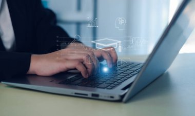 Eðitim Mesafesi E-öğrenme Çevrimiçi Öğrenme Kişisel Geliþimi konsepti. İnternet dersleri. Eğitim İnternet Teknolojisi.