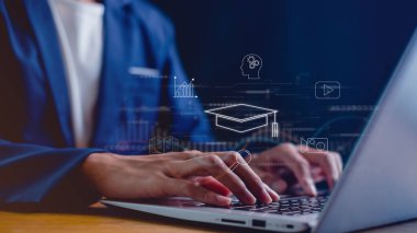 Eðitim Mesafesi E-öğrenme Çevrimiçi Öğrenme Kişisel Geliþimi konsepti. İnternet dersleri. Eğitim İnternet Teknolojisi.