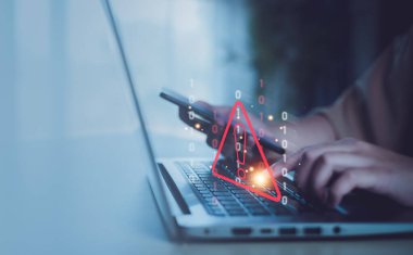 Siber güvenlik, internet siber suçları, bilgisayar üzerinde çalışan Hacker, gizli bilgiler..