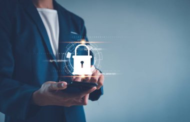 Verileri korumak için siber güvenlik ve gizlilik kavramları. Simge ve internet ağ güvenlik teknolojisini kilitle.