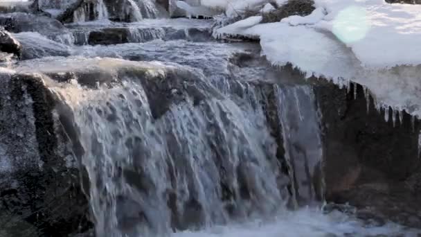 Cachoeira Inverno Rio Congelado — Vídeo de Stock