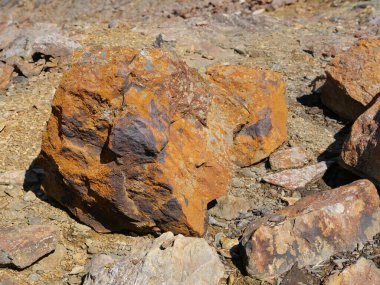 Eski terk edilmiş Orijrvi bakır madeni güneşli bir günde