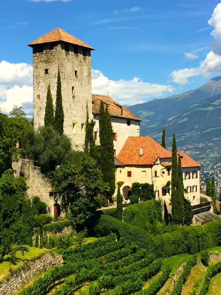Merano Güney Tirol yakınlarındaki Castel Lebenberg, İtalya