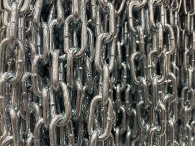 Tasarım, endüstriyel, metal işçiliği ve hapsedilmenin arkasındaki gümüş metal zincir konsepti. Harika Metalik Arkaplan.