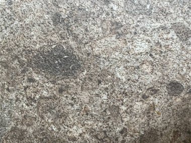 Mermer döşeme dokusu soyut bir arkaplan olarak yakın plan. Doğal Onurlu Taş Levha. Mat seramik duvarın ya da zeminin detayları. Saten bitiş ile gri yüzey ve rastgele düzensiz beyaz noktalar deseni
