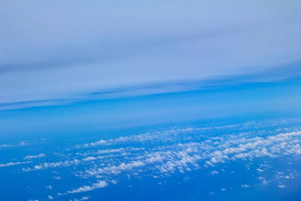 Fundal Cloudscape Vedere Sus Fereastra Unui Avion Cer Înnorat Gri — Fotografie, imagine de stoc