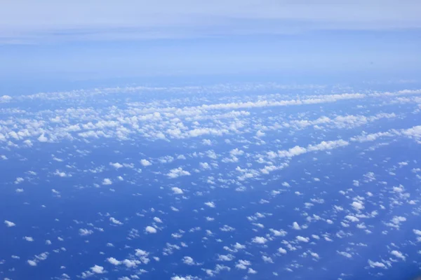 Fundo Paisagem Nublada Vista Cima Uma Janela Avião Diferentes Tons — Fotografia de Stock