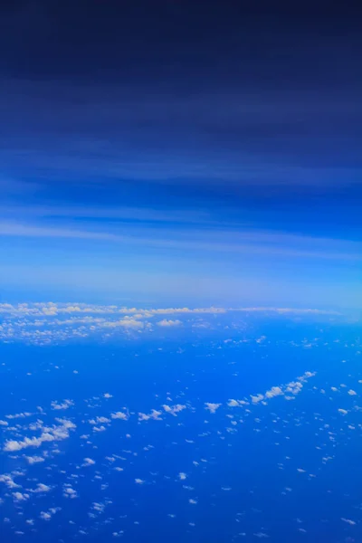 Fundo Paisagem Nublada Vista Cima Uma Janela Avião Diferentes Tons — Fotografia de Stock