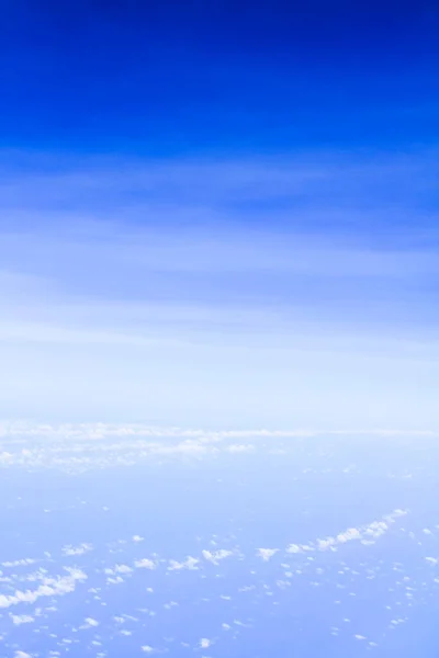 Pozadí Oblačnosti Pohled Shora Okna Letadla Různé Odstíny Modré Obloze — Stock fotografie