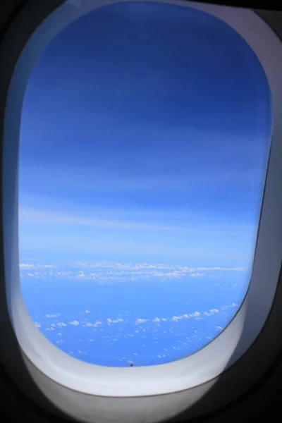 View Out Airplane Window Stunning Cloudscape Blue Sky Traveling Airplane — Stock Photo, Image