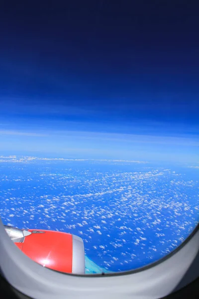 Vista Dall Alto Dal Finestrino Aereo Splendido Paesaggio Nuvoloso Cielo — Foto Stock