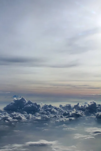 Cloudscape Deslumbrante Pôr Sol Vista Cima Uma Janela Avião Nuvem — Fotografia de Stock