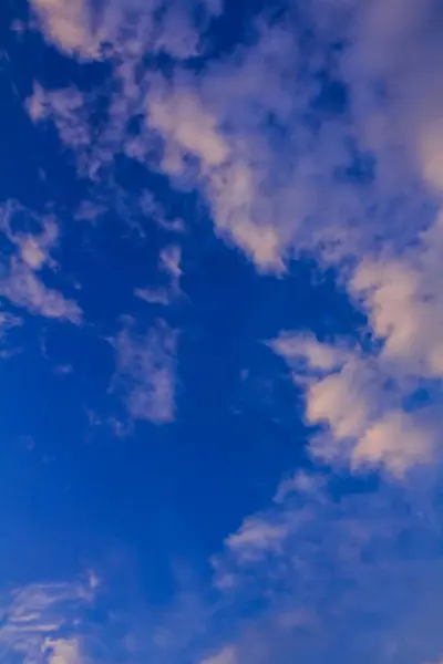 구름의 디지털 사용등을 — 스톡 사진