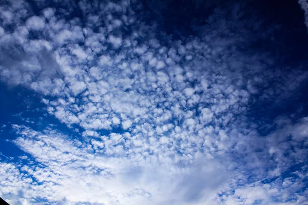 Zirkumuluswolken Mit Blauem Himmel Schöne Wolkenmuster Mit Blauem Himmel Für — Stockfoto