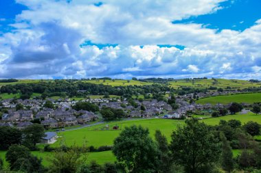 Kendal Kalesi 'nden Kendal Cityscape manzarası Cumbria, İngiltere, İngiltere. Şehir manzarası, seyahat ve doğa manzarası.