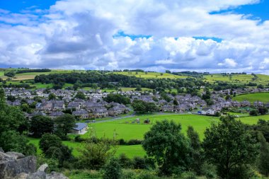 Kendal Kalesi 'nden Kendal Cityscape manzarası Cumbria, İngiltere, İngiltere. Şehir manzarası, seyahat ve doğa manzarası.