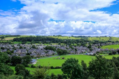 Kendal Kalesi 'nden Kendal Cityscape manzarası Cumbria, İngiltere, İngiltere. Şehir manzarası, seyahat ve doğa manzarası.