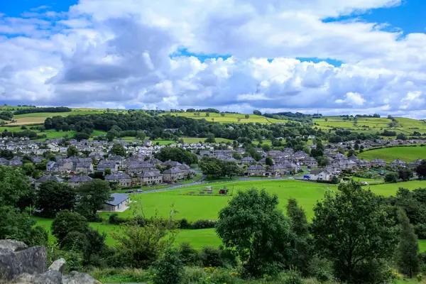 Kendal Kalesi 'nden Kendal Cityscape manzarası Cumbria, İngiltere, İngiltere. Şehir manzarası, seyahat ve doğa manzarası.