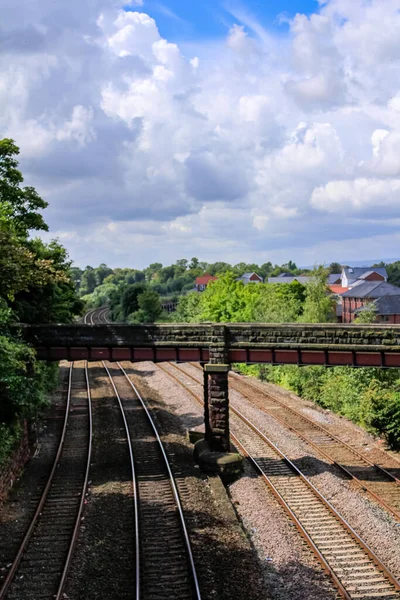 切斯特市的铁路轨道上有街道场景 切斯特 旅行和自然场景 — 图库照片