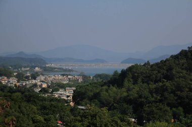 Tai Po, Yeni Bölgeler 'deki Hong Kong kırsal köyünün yüksek açılı görüntüsü. Hong Kong 'daki şehir manzarası. Seyahat ve kırsal kesim. 