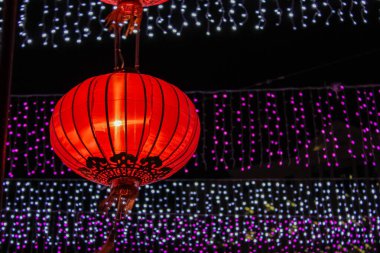 Kızıl Çin Feneri, Hong Kong 'da sonbahar ortası festivalinde. Geleneksel Çin fenerleri ve festival. Festival konsepti.