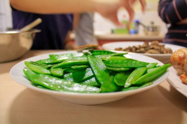 Pişmiş bezelyelerin yakın çekimi, nam-ı diğer peultje. Sebze ve gıda konsepti.