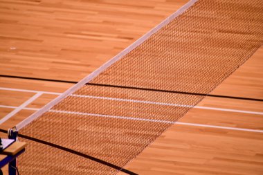 Badminton kortu sahnesi. Kapalı badminton kortu. Spor ya da eğlence konsepti.