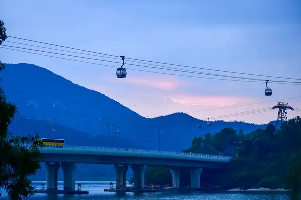 stock image The scene of Cable Car in Hong Kong under the sunset from the view of Tung Chung, Hong Kong. It is one of transportations to the tourist attractions located at Ngong Ping, Lantau Island, in Hong Kong.