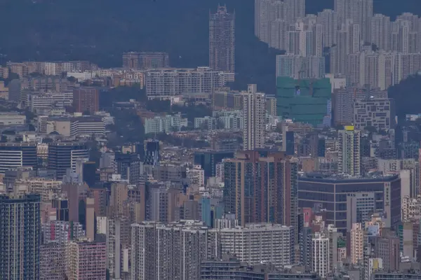 Hong Kong Tepesi 'nden Hong Kong şehir manzarası. Hong Kong 'un güzel ve çarpıcı manzarası. Hong Kong Şehri ve ufuk çizgisi. 