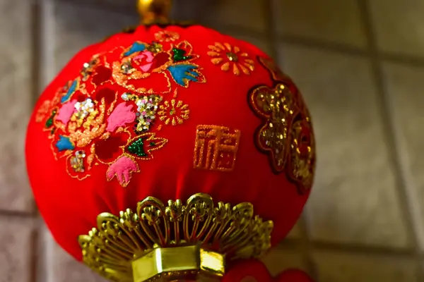 stock image Traditional Chinese new year decorations. Lucky money bag with the Chinese character 'fu'. The Spring Festival China traditional ornaments. For blessing. Translation: Luck.