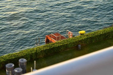 Sakin deniz manzaralı deniz manzarası. Rıhtım manzaralı. Uzayı kopyala Doğa konsepti.
