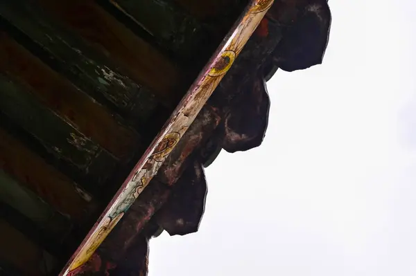 Stock image Close-up of the ornate decor on the Mengjia Longshan Temple in Taipei, Taiwan. Chinese folk religion landmark. Buddhist Temple. Religious and traditional Chinese art. 