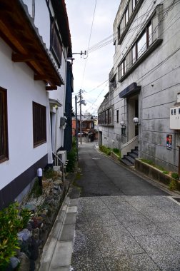 Kırsal bölgedeki Kyoto caddesi manzarası. Japonya 'nın Kansai bölgesindeki Kyoto şehri. Şehir manzarası ve seyahat kavramı.