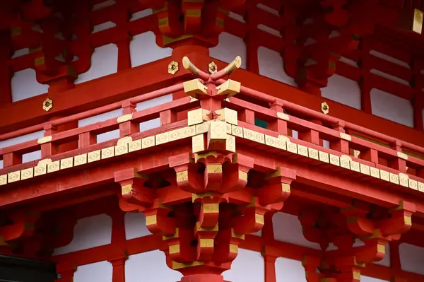 Fushimi Inari Taisha (Fushimi Inari Shrine) Japonya 'nın Kyoto kentinde popüler bir turizm merkezidir. Fushimi Inari Tapınağı mimarisi. Dış bina inşa ediliyor.