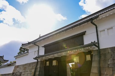 Nijo Kalesi, Kyoto, Japonya. Dünya Mirası Alanı. Japonya 'nın Kansai bölgesinde önemli bir turistik ilgi merkezi. Japonya 'nın ünlü tarihi mimarisi. Dış mekan ve doğa manzarası inşa ediliyor.