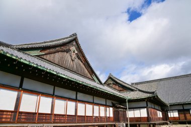 Nijo Kalesi, Kyoto, Japonya. Dünya Mirası Alanı. Japonya 'nın Kansai bölgesinde önemli bir turistik ilgi merkezi. Japonya 'nın ünlü tarihi mimarisi. Dış mekan ve doğa manzarası inşa ediliyor.