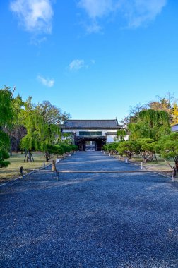 Nijo Kalesi, Kyoto, Japonya. Dünya Mirası Alanı. Japonya 'nın Kansai bölgesinde önemli bir turistik ilgi merkezi. Japonya 'nın ünlü tarihi mimarisi. Dış mekan ve doğa manzarası inşa ediliyor.