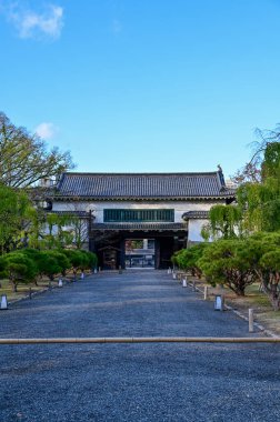 Nijo Kalesi, Kyoto, Japonya. Dünya Mirası Alanı. Japonya 'nın Kansai bölgesinde önemli bir turistik ilgi merkezi. Japonya 'nın ünlü tarihi mimarisi. Dış mekan ve doğa manzarası inşa ediliyor.