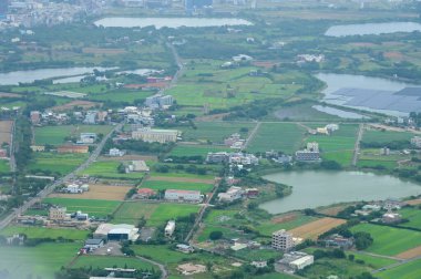 Tayvan, Taipei şehir manzaralı bir uçaktan bakıyorum. Taipei şehrinin Ariel manzarası. Çarpıcı doğa ve şehir manzarası. Seyahat kavramı.