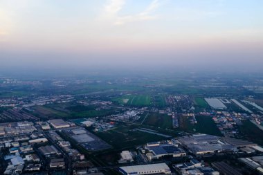 Tayvan, Taipei şehir manzaralı bir uçaktan bakıyorum. Taipei şehrinin Ariel manzarası. Çarpıcı doğa ve şehir manzarası. Seyahat kavramı.